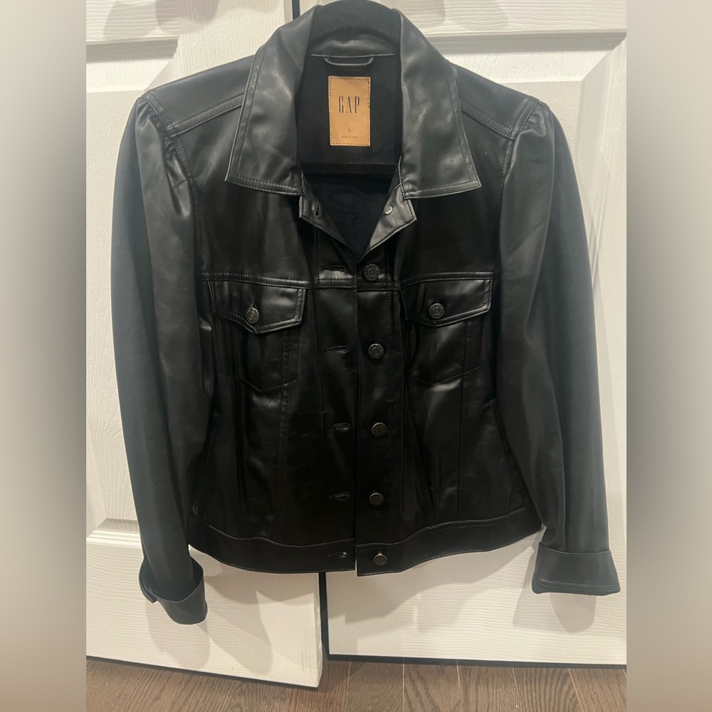 GAP Women's Classic Black faux Leather puff sleeve Jacket